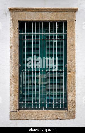 Ancienne fenêtre coloniale sur la façade, Rio Banque D'Images