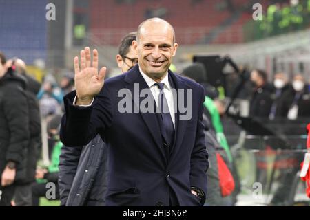 Milan, Italie.23rd janvier 2022.Italie, Milan, jan 23 2022: Massimiliano Allegri (Juventus Manager) entre sur le terrain et se déplace au banc pendant le match de foot AC MILAN vs JUVENTUS; série A 2021-2022 day23 au stade San Siro (Credit image: © Fabrizio Andrea Bertani/Pacific Press via ZUMA Press Wire) Banque D'Images