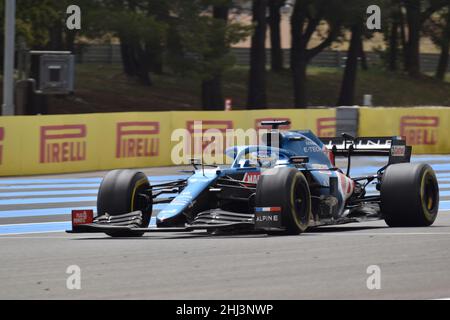 Fernando Alonso conduisant Alpine A521 au Grand Prix de France Banque D'Images