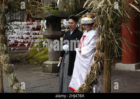 Nikko, Japon - 29th juin 2019 : mariage traditionnel japonais dans le célèbre sanctuaire shinto du Futarasan Jinja à Nikko, Japon. Banque D'Images