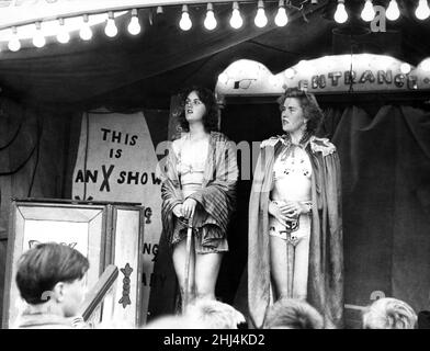 Un des spectacles de la foire de Hoppings, qui a lieu sur la ville de Moor à Newcastle upon Tyne, Tyne et Wear.28th juin 1957. Banque D'Images