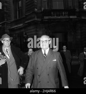 Surintendant George Smith, de la branche spéciale de Scotland Yard.Assister au procès de l'anneau de Spy de Portland, qui était un anneau d'espionnage soviétique qui a fonctionné en Angleterre de la fin de 1950s à 1961 quand le noyau du réseau a été arrêté par les services de sécurité britanniques.8th février 1961. Banque D'Images