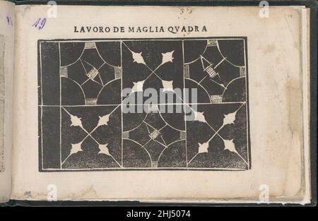 Gemma pretiosa della virtuose donne, page 19 (recto) (1625) Isabella Catanea Parasole Italian Designed by Isabella Catanea Parasole, Italian, ca.1575-ca.1625, publié par Gugliemo Facciotti, Rome.de haut en bas, et de gauche à droite:Design est décoré avec 6 carrés (2 rangées de 3 carrés) qui sont décorés avec un modèle alterné de quatrefoils et 'X..Gemma pretiosa della virtuose donne, page 19 (recto) 662203 Banque D'Images