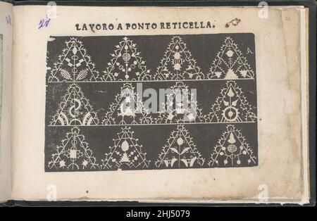 Gemma pretiosa della virtuose donne, page 21 (recto) (1625) Isabella Catanea Parasole Italian Designed by Isabella Catanea Parasole, Italian, ca.1575-ca.1625, publié par Gugliemo Facciotti, Rome.de haut en bas, et de gauche à droite:Design composé de 3 registres horizontaux.Tous les registres sont décorés de 4 triangles décorés au centre avec un motif différent formé de formes et de lignes géométriques.Gemma pretiosa della virtuose donne, page 21 (recto) 662205 Banque D'Images