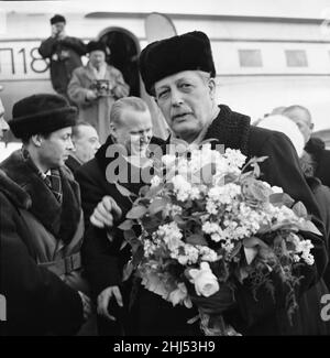 Le Premier ministre britannique Harold MacMillan est arrivé ici à l'aéroport de Moscou au début d'une visite en Russie où il aura des entretiens avec M. Kruschev.Février 1959L1391 Banque D'Images