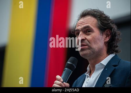 Avant-candidat à la présidence Federico Gutierrez du parti politique 'Crecemos Colombie' lors de la pré-candidature officialisation des membres de l'alliance politique de droite 'Equipo por Colombie' à Bogota, Colombie, le 26 janvier 2022. Banque D'Images