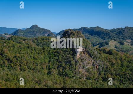 Mae Hong son Thailand, Ban Jabo Noodle House, Ban Jabo, Mae Hong son, Thailand. Vue sur la montagne, Morning Mist Viewpoint Pha Mok Baan Jabo, dans la province de Mae Hong son Thailand, Baan Jabo. Banque D'Images