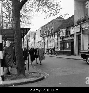 La boutique de bouchers est vendue pour £100 000 à St Peter's Street, St Albans, Hertfordshire.1961. Banque D'Images