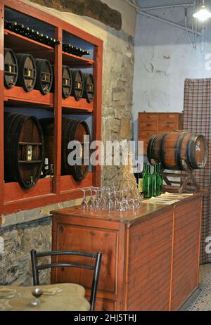 Cave des vieilles boutiques de Calaf dans la région de la province d'Anoia de Barcelone, Catalogne, Espagne Banque D'Images