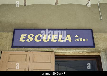 École pour enfants dans les vieux magasins de Calaf dans la région de la province d'Anoia de Barcelone, Catalogne, Espagne Banque D'Images