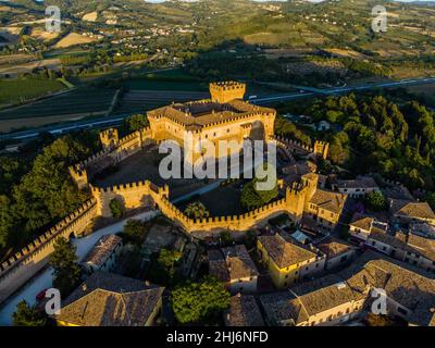 Gradara : un château entre histoire et conte de fées Banque D'Images