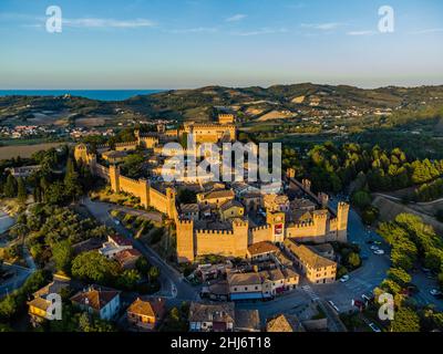 Gradara : un château entre histoire et conte de fées Banque D'Images