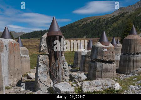 Zone frontalière Autriche Tyrol Italie du Sud Tyrol à paso resia les dents du dragon de la barrière de char à Plamort de la Seconde Guerre mondiale Banque D'Images