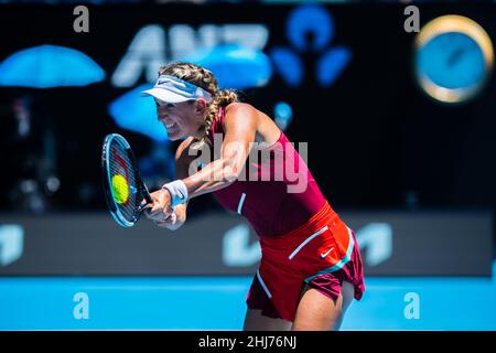 Victoria Azarenka de Biélorussie en action pendant l'Open d'Australie 2022 Round 3 match du Grand Chelem contre Barbora Krejcikova de République tchèque à Rod laver Arena dans le Parc Olympique de Melbourne. Score final ; Krejcikova a gagné en deux matchs avec un score de 6:2.6:2 contre Azarenka. Banque D'Images