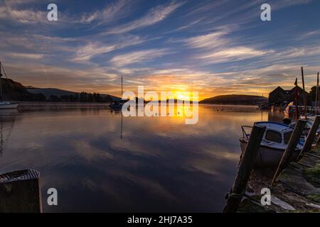 Un lever de soleil glacial à St Allemands sur la rivière Tiddy Sou East Cornwall Banque D'Images