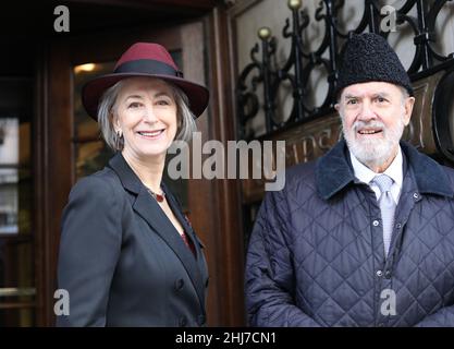 Prix oldie de l'année à Simpsons dans le Strand.2017 Pic shows: Maureen Lipman avec son partenaire Guido Castro, qu'elle a décrit comme sa 'Soulma Banque D'Images