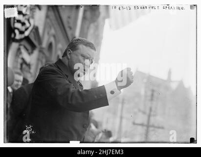 T. Roosevelt parlant, gesticulant avec fist, à l'extérieur, Yonkers, NY Banque D'Images