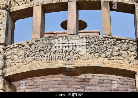 Stupa No 3, Bottom Archrave, Nandanavanana avec les détails Indra.Site du patrimoine mondial, Sanchi, Madhya Pradesh, Inde. Banque D'Images