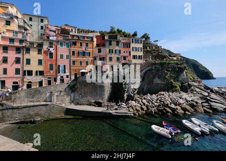 Riomaggiore, un des villages des Cinque Terre sur la Riviera italienne. Banque D'Images