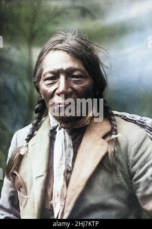 White Crow, chef américain natif - Samuels & Mays, Meeker, Colorado. C 1902. Indien SEI. Colorisé. Banque D'Images