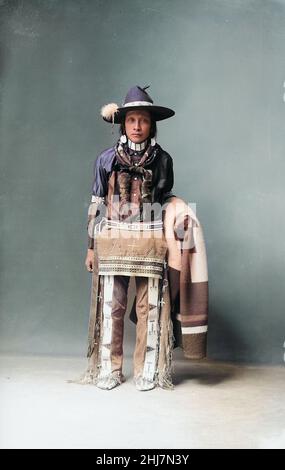 Photo antique et vintage - amérindien du sud-est de l'Idaho c 1897 / Indien / Indien américain. Colorisé. Banque D'Images