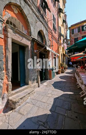 Vernazza, un des villages des Cinque Terre sur la Riviera italienne. Banque D'Images