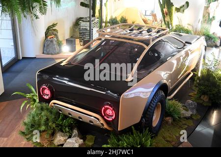Munich, Allemagne.27th janvier 2022.Un Maybach conçu par Virgile Abloh et Gorden Wagener, directeur de la conception Mercedes-Benz, est présent dans la salle d'exposition.Le monoplace Mercedes-Maybach fait partie d'une installation présentée au Mercedes-Benz Studio Odeonsplatz.Auparavant, le projet Maybach n'était exposé qu'au musée Rubell de Miami au début de décembre.Credit: Felix Hörhager/dpa/Alay Live News Banque D'Images