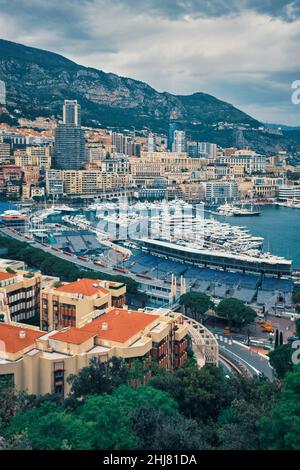 Vue sur Monaco avec le circuit de Formule 1 Banque D'Images