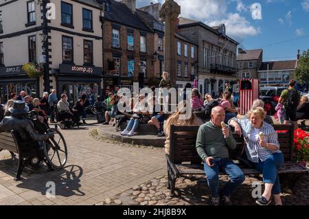 La place du village et la croix, Knaresborough, Yorkshire, Angleterre.ROYAUME-UNI.Photo de Paul Heyes. Banque D'Images