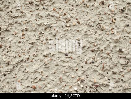 Cailloux naturels dans un sol en béton, texture de sol en pierre ronde antidérapante, image de concept pour un design durable ou écologique pour la décoration intérieure Banque D'Images