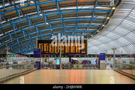 Londres, Royaume-Uni.27 janvier 2022.Un nouveau terminus de train intérieur vide à la gare de Waterloo, en milieu de matinée. Banque D'Images