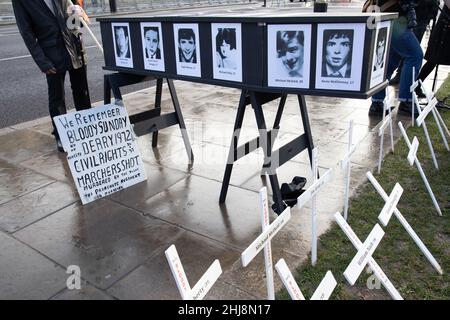 Londres, Angleterre, Royaume-Uni.27th janvier 2022.Rassemblement de protestation et Vigil sur la place du Parlement pour commémorer le 50th anniversaire du dimanche sanglant.Diane Abbott se joint aux orateurs de la place du Parlement.Crédit : Denise Laura Baker/Alay Live News Banque D'Images