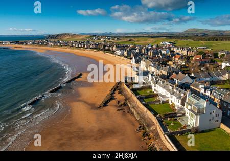 Vue aérienne depuis les villages d'Elie et d'Earlsferry de Firth of Forth Coast, Fife, Écosse, Royaume-Uni Banque D'Images