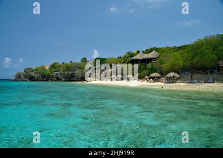 Plage à Playa Kalki, Alice in Wonderland, Westpunt, Curaçao, Kura Hulanda Lodge Banque D'Images