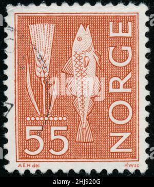 POLTAVA, UKRAINE - 27 janvier 2022.Timbre d'époque imprimé en Norvège vers 1963 épis et poissons Banque D'Images