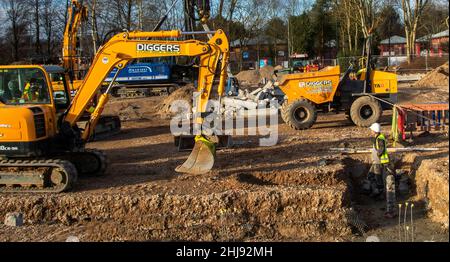 Tout simplement au Royaume-Uni, travaux au sol, empilage, entrepreneurs, fondations d'empilage emplacement à quai pour la nouvelle maison de soins en résidence à Preston Lancashire. Banque D'Images