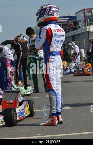 Nyck de Vries vu ici au cours de sa carrière de karting, le pilote de course néerlandais est actuellement pilote d'essai et de réserve pour l'écurie Mercedes-AMG Petronas F1, de Vries a remporté le Championnat du monde de Formule E 2020 et le Championnat de Formule 2 FIA 2019, Ainsi que les championnats du monde de karting 2010 et 2011. Banque D'Images