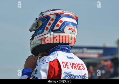 Nyck de Vries vu ici au cours de sa carrière de karting, le pilote de course néerlandais est actuellement pilote d'essai et de réserve pour l'écurie Mercedes-AMG Petronas F1, de Vries a remporté le Championnat du monde de Formule E 2020 et le Championnat de Formule 2 FIA 2019, Ainsi que les championnats du monde de karting 2010 et 2011. Banque D'Images