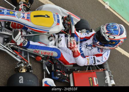 Nyck de Vries vu ici au cours de sa carrière de karting, le pilote de course néerlandais est actuellement pilote d'essai et de réserve pour l'écurie Mercedes-AMG Petronas F1, de Vries a remporté le Championnat du monde de Formule E 2020 et le Championnat de Formule 2 FIA 2019, Ainsi que les championnats du monde de karting 2010 et 2011. Banque D'Images