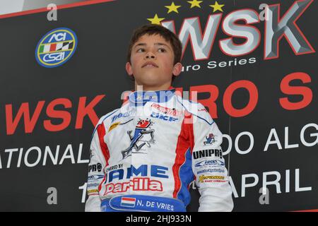 Nyck de Vries vu ici au cours de sa carrière de karting, le pilote de course néerlandais est actuellement pilote d'essai et de réserve pour l'écurie Mercedes-AMG Petronas F1, de Vries a remporté le Championnat du monde de Formule E 2020 et le Championnat de Formule 2 FIA 2019, Ainsi que les championnats du monde de karting 2010 et 2011. Banque D'Images