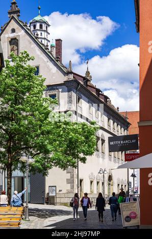 Ravensburg, Bade-Wurtemberg, Allemagne: Scène urbaine de rue derrière le soi-disant Lederhaus, construit vers 1400 comme un marché pour les artisans locaux. Banque D'Images
