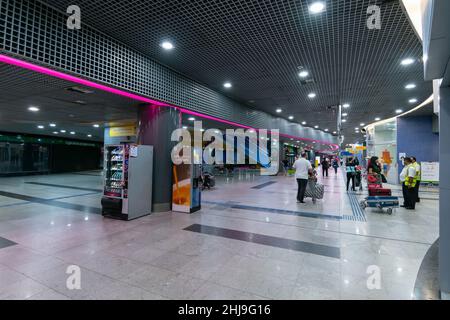 Recife, PE, Brésil - 13 octobre 2021 : couloirs du rez-de-chaussée de l'aéroport international de Recife, REC, Guarararapes. Banque D'Images