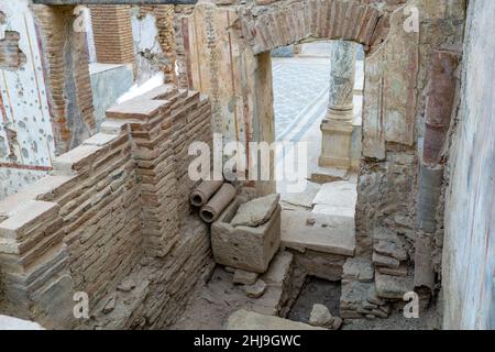 Vue intérieure des maisons en terrasse de la ville antique d'Éphèse montrant comment les riches vivaient pendant la période romaine à Selcuk, Izmir, Turquie. Banque D'Images