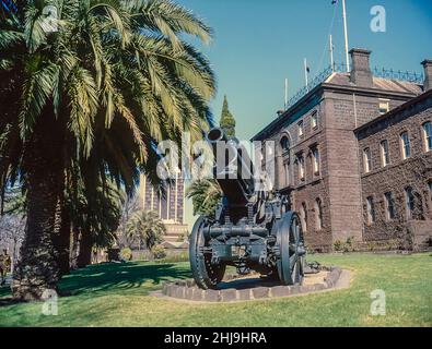 L'image est de l'impressionnante forteresse comme le Melbourne Victoria Barracks Museum près de la Yarra River.Avec un Howitzer turc de 5,9 pouces capturé lors de la campagne Gaza-Beersheba près de Jérusalem en 1917.La caserne a ouvert ses portes en 1872 Banque D'Images