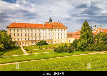 Vue sur le château de Valtice en Moravie du Sud, République tchèque, Europe. Banque D'Images