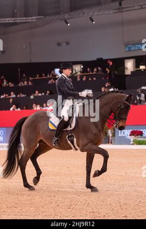 Inna Logotenkova et Fleraro UKR lors de la coupe du monde de la FEI 2019 de Longines, le 30 2019 novembre à Madrid, Espagne Banque D'Images