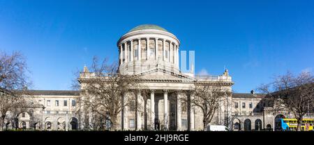 Les quatre cours de l'Inns Quay, Dublin, le principal tribunal d'Irlande. La Cour suprême, entre autres, est basée ici.Construction terminée en 1796.. Banque D'Images