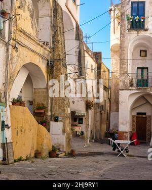 Les maisons colorées et caractéristiques de Procida sont définies comme une architecture spontanée, avec un caractère populaire Banque D'Images