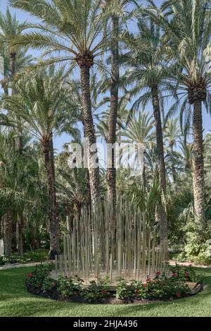 La sculpture dans le jardin Huerto del Cura a été déclarée jardin artistique national en 1943, un bijou dans la palmeraie historique d'Elche, Alicante, Espagne. Banque D'Images