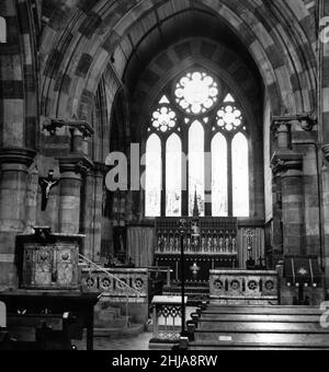 Vue intérieure de l'église St Margare, Roath, Cardiff, pays de Galles.Vers 1964. Banque D'Images